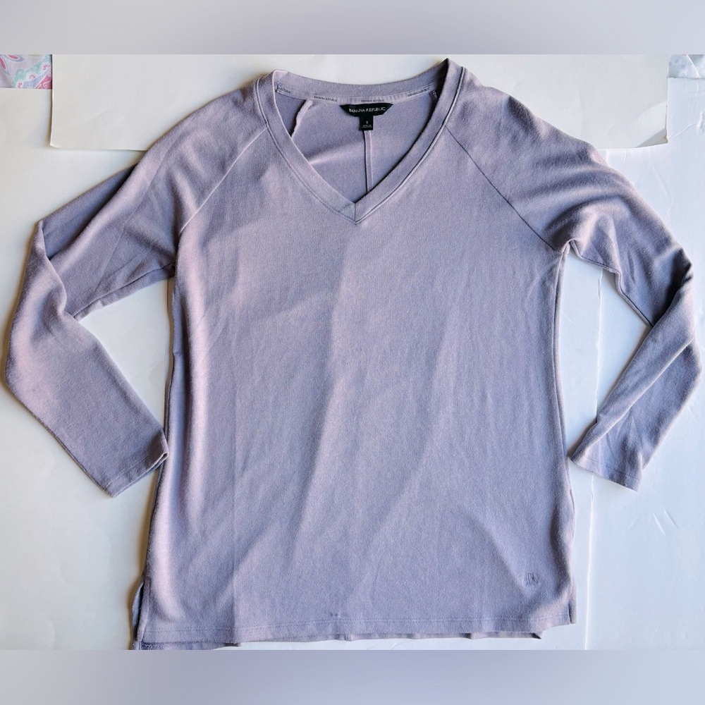 Banana Republic VNeck Soft Blend Embroidered Knit Pullover‎ Womens Small, Cozy!
